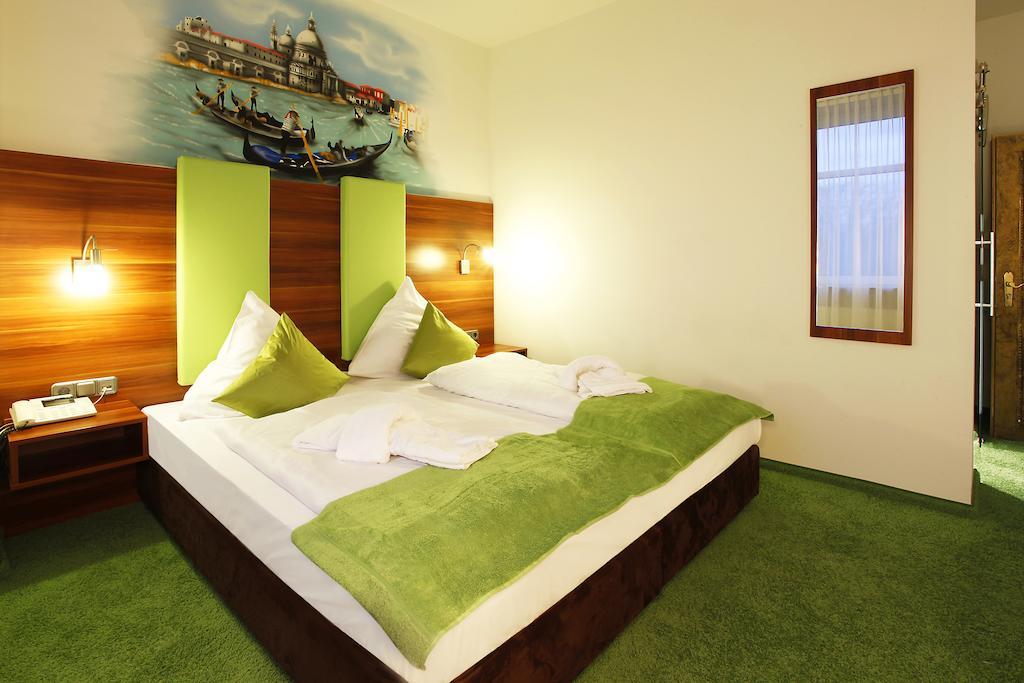 Warsteinerhof By Centro Comfort كولونيا الغرفة الصورة