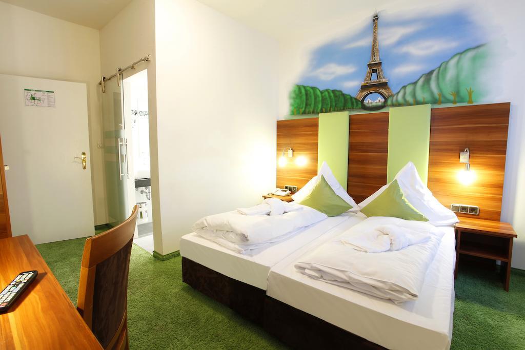 Warsteinerhof By Centro Comfort كولونيا الغرفة الصورة