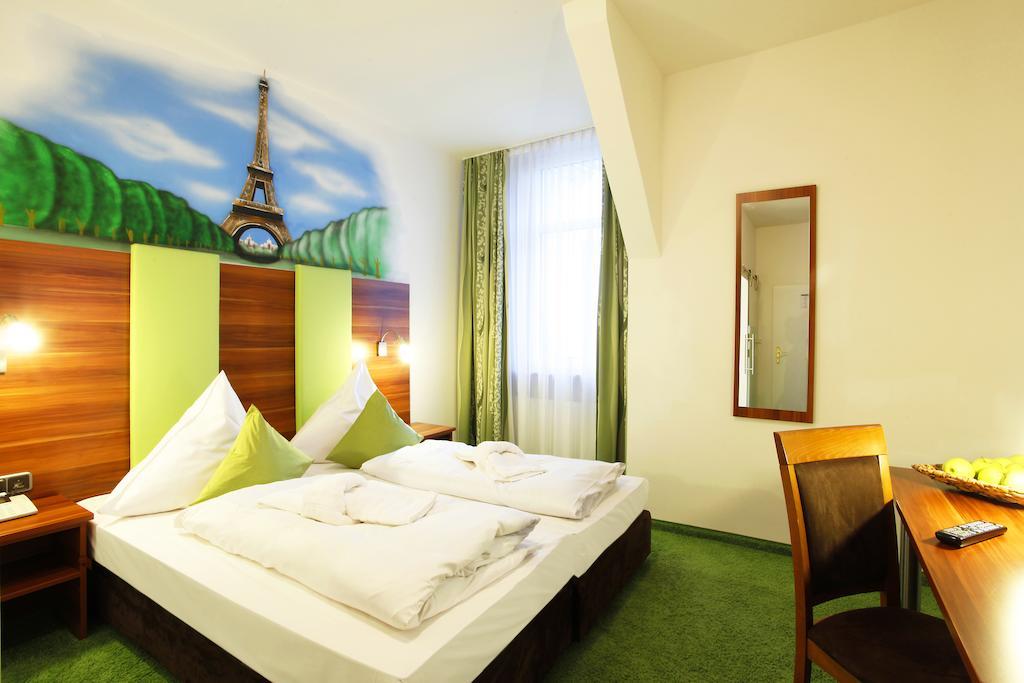 Warsteinerhof By Centro Comfort كولونيا الغرفة الصورة